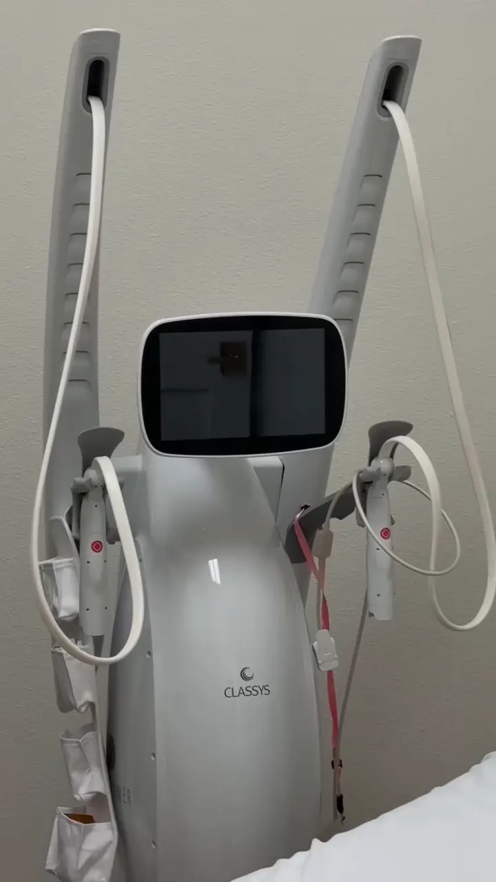 The Everesse monopolar radiofrequency system by Classys in a GLO treatment room in Ocala